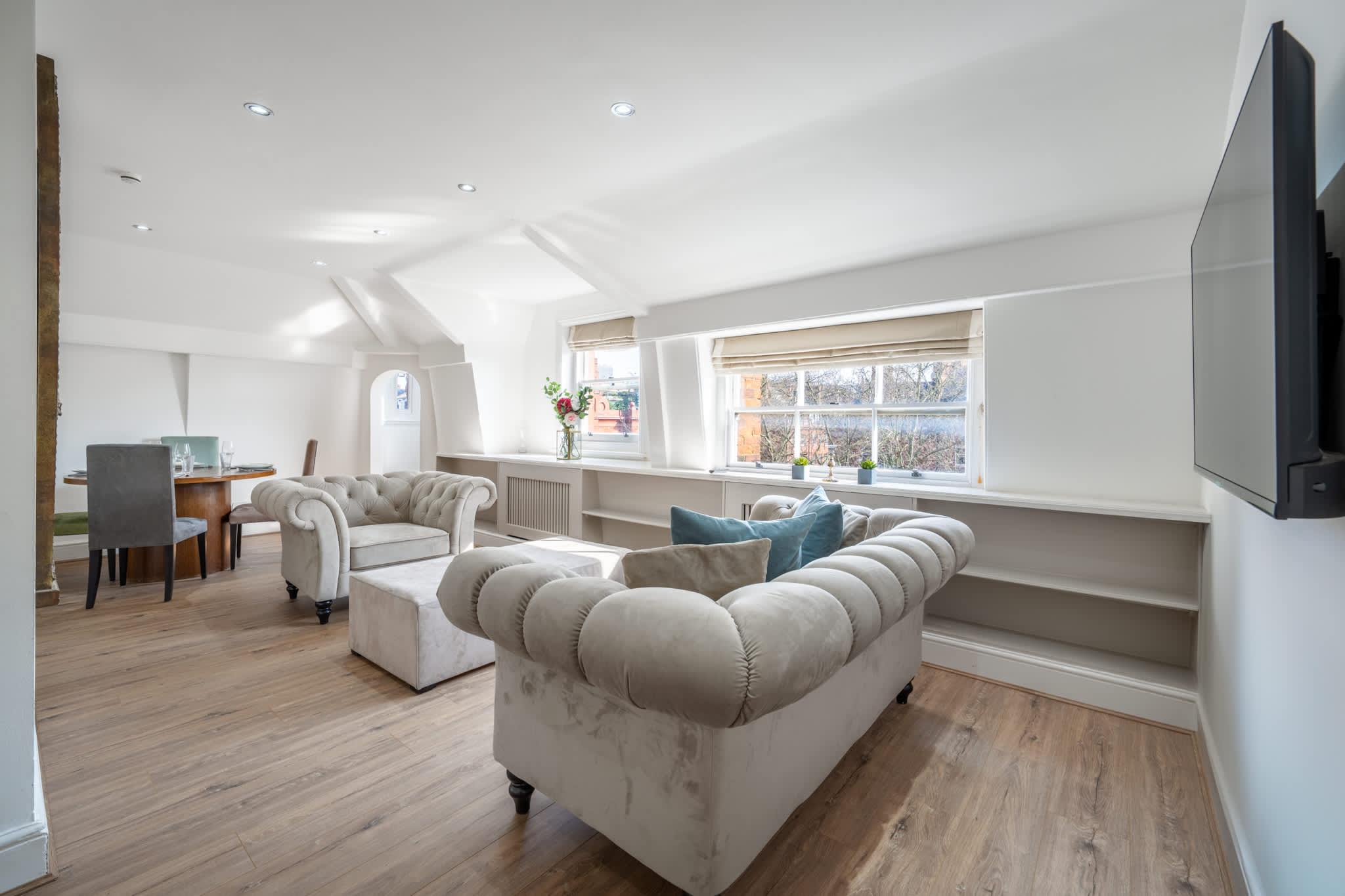 View Beautiful 2 bedroom attic behind Harrods Beautiful 2 bedroom attic behind Harrods serviced apartment - London - VivreStays