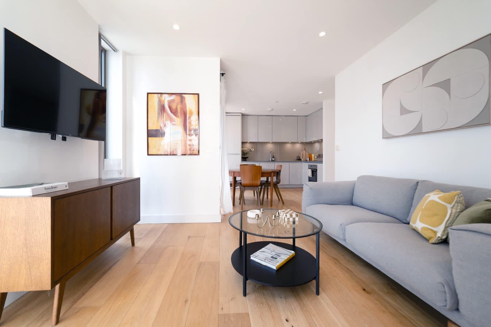 View Stylish 2-Bed | Balcony & City Views - Fast London & Gatwick Links Stylish 2-Bed | Balcony & City Views - Fast London & Gatwick Links serviced apartment - Croydon - VivreStays