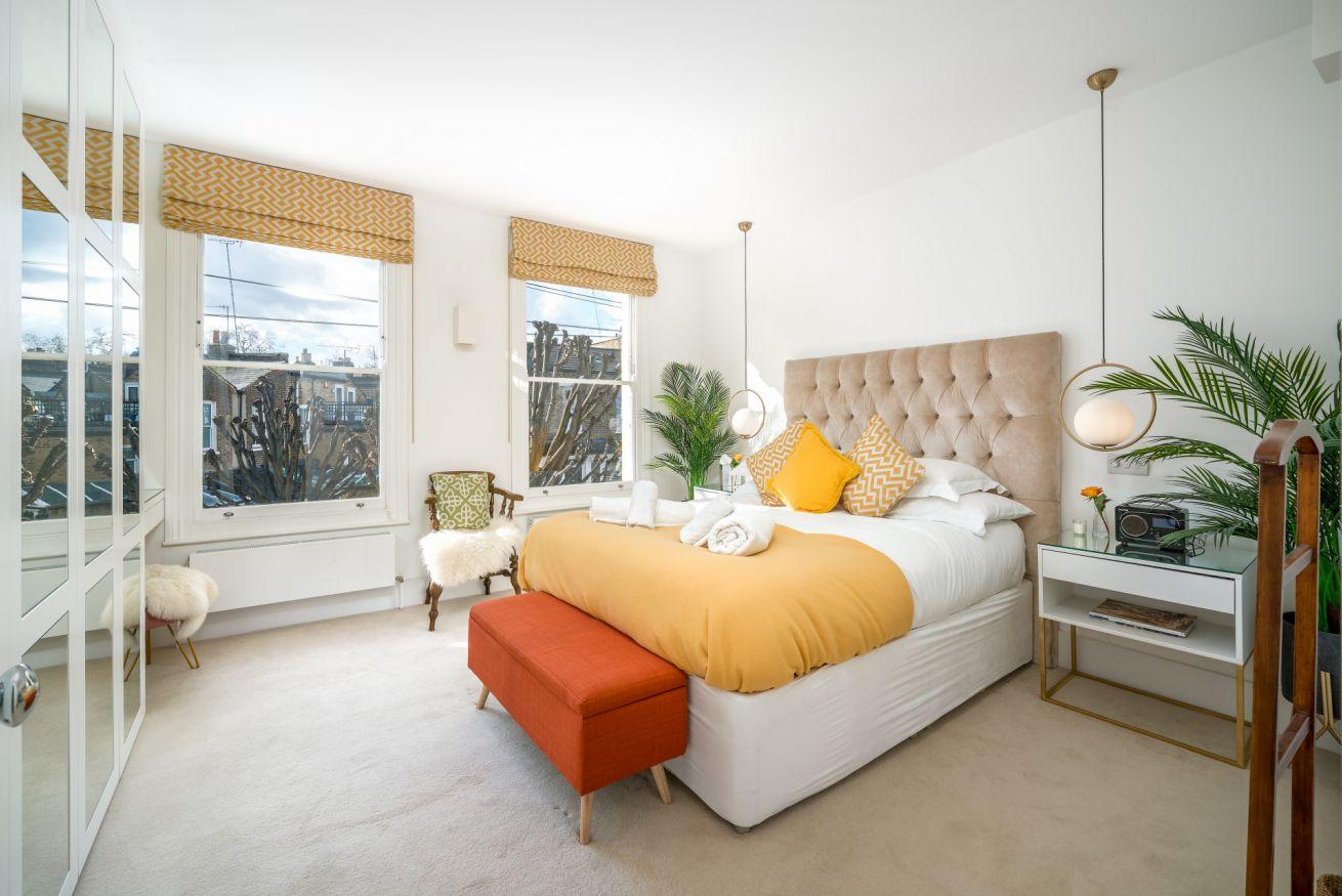 View Stylish apartment with two beds in Shepherd’s Bush Stylish apartment with two beds in Shepherd’s Bush serviced apartment - London - VivreStays