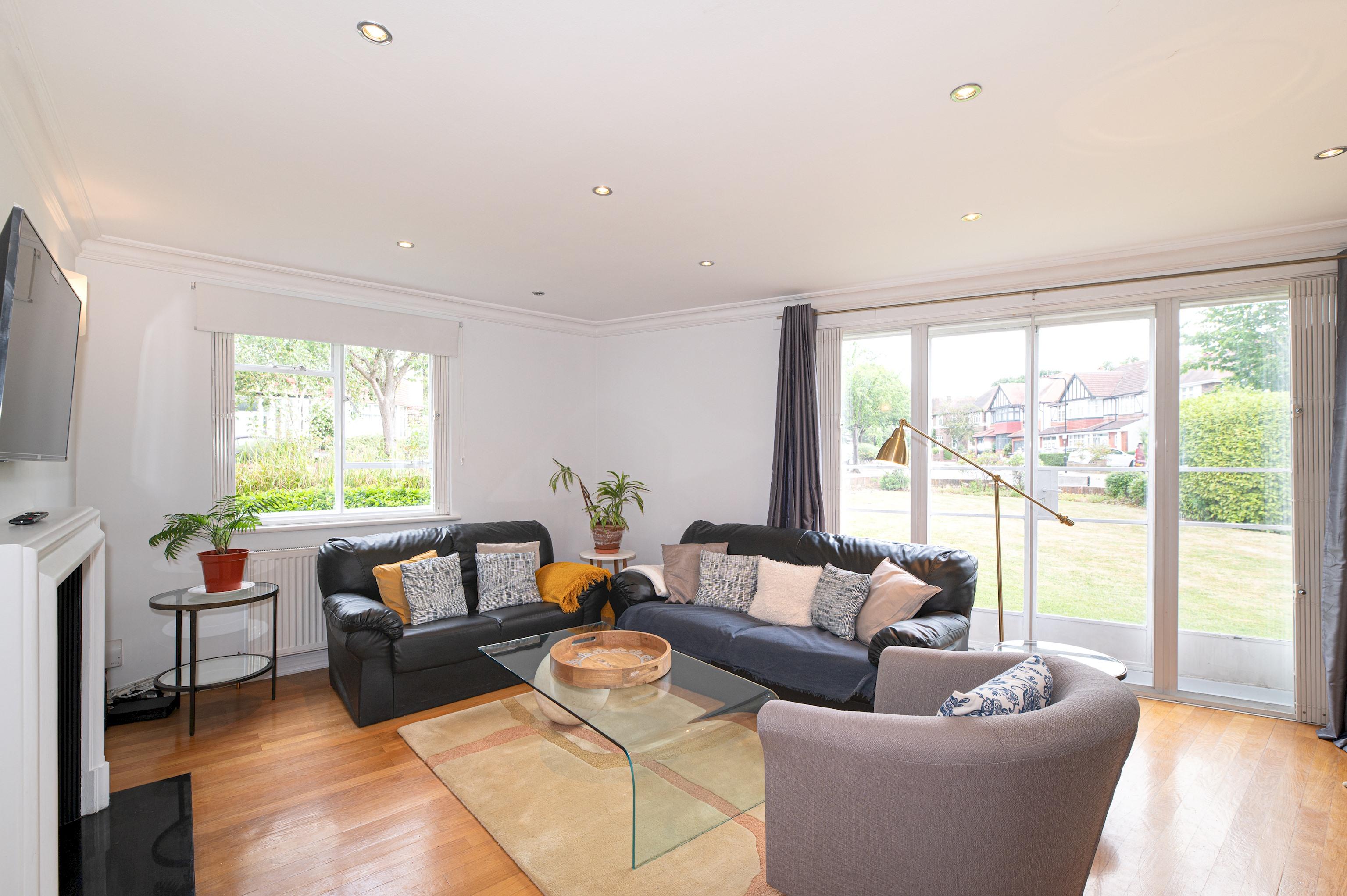 View Spacious 2BR Ealing Flat w Garden - Pass the Keys Spacious 2BR Ealing Flat w Garden - Pass the Keys serviced apartment - London - VivreStays