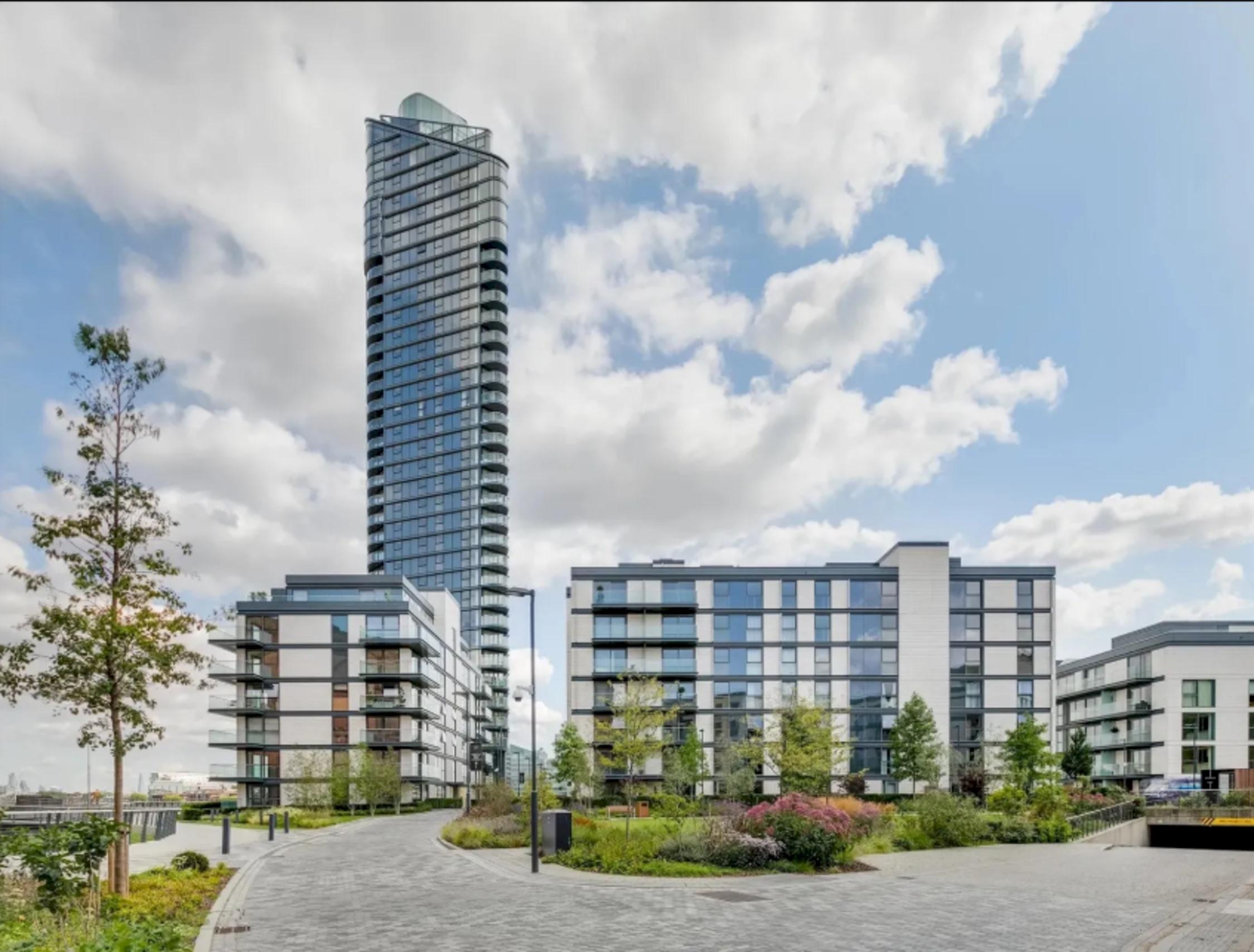 View A Spectacular 36th Floor London Four Bedroom Apartment A Spectacular 36th Floor London Four Bedroom Apartment serviced apartment - London - VivreStays