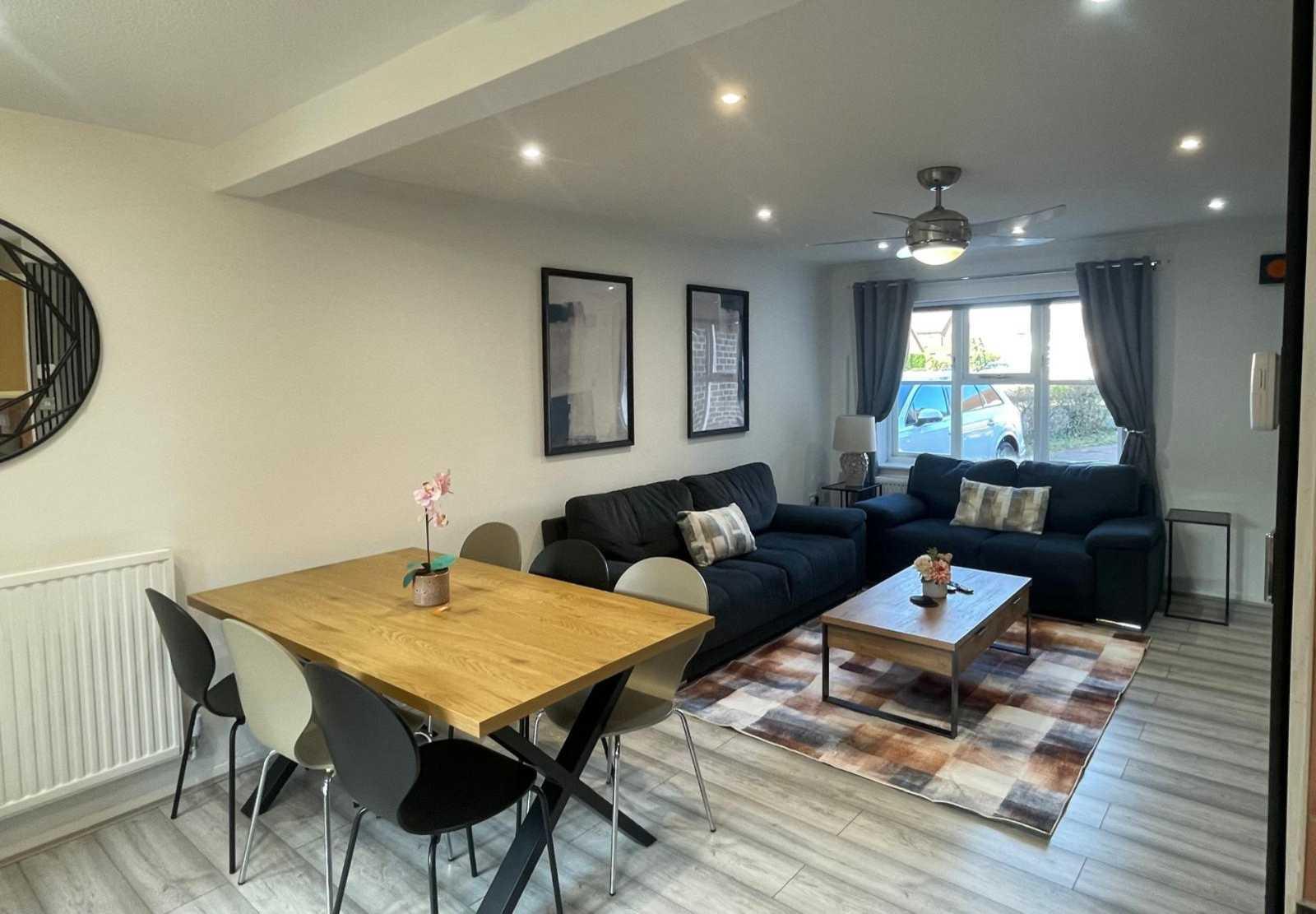 View 6 Kingsash Drive, Hayes, Middlesex, UB4 9RG - 3Bedroom/1Bathroom House with Garden 6 Kingsash Drive, Hayes, Middlesex, UB4 9RG - 3Bedroom/1Bathroom House with Garden serviced apartment - Hayes - VivreStays