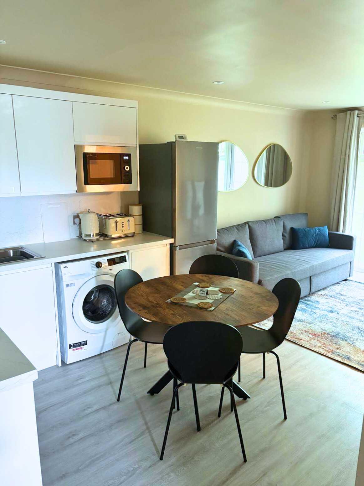 View Flat 6, Yellowhammer Court 26 Eagle Drive, Colindale - 2Bedroom/1Bathroom Flat 6, Yellowhammer Court 26 Eagle Drive, Colindale - 2Bedroom/1Bathroom serviced apartment - London - VivreStays
