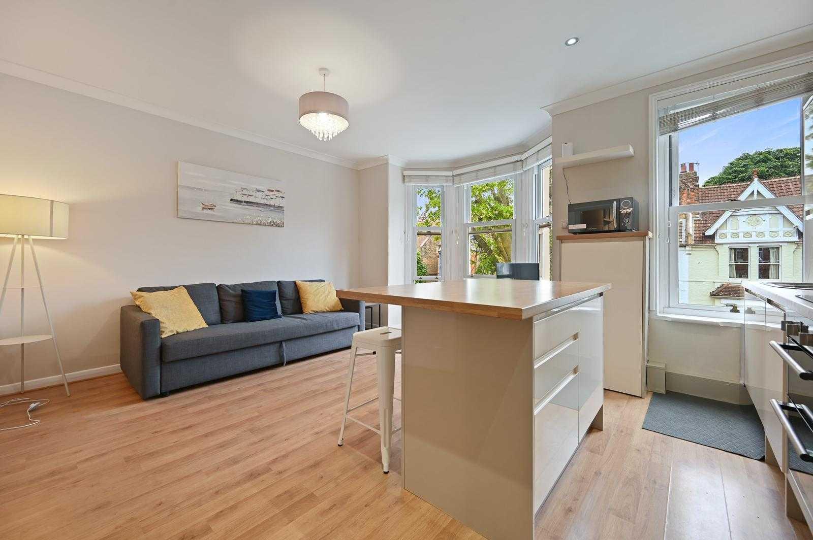 View Flat 2, 28 Broughton Road, Ealing, W13 8QW - 2Bedroom/1Bathroom Flat 2, 28 Broughton Road, Ealing, W13 8QW - 2Bedroom/1Bathroom serviced apartment - London - VivreStays